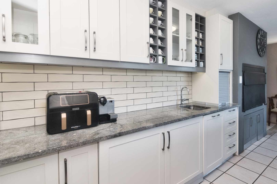 7 Bedroom Property for Sale in Hermanus Heights Western Cape